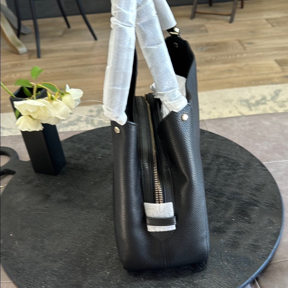 Kate Spade Black Shoulder Bag with Textured Leather - Picture 6 of 11